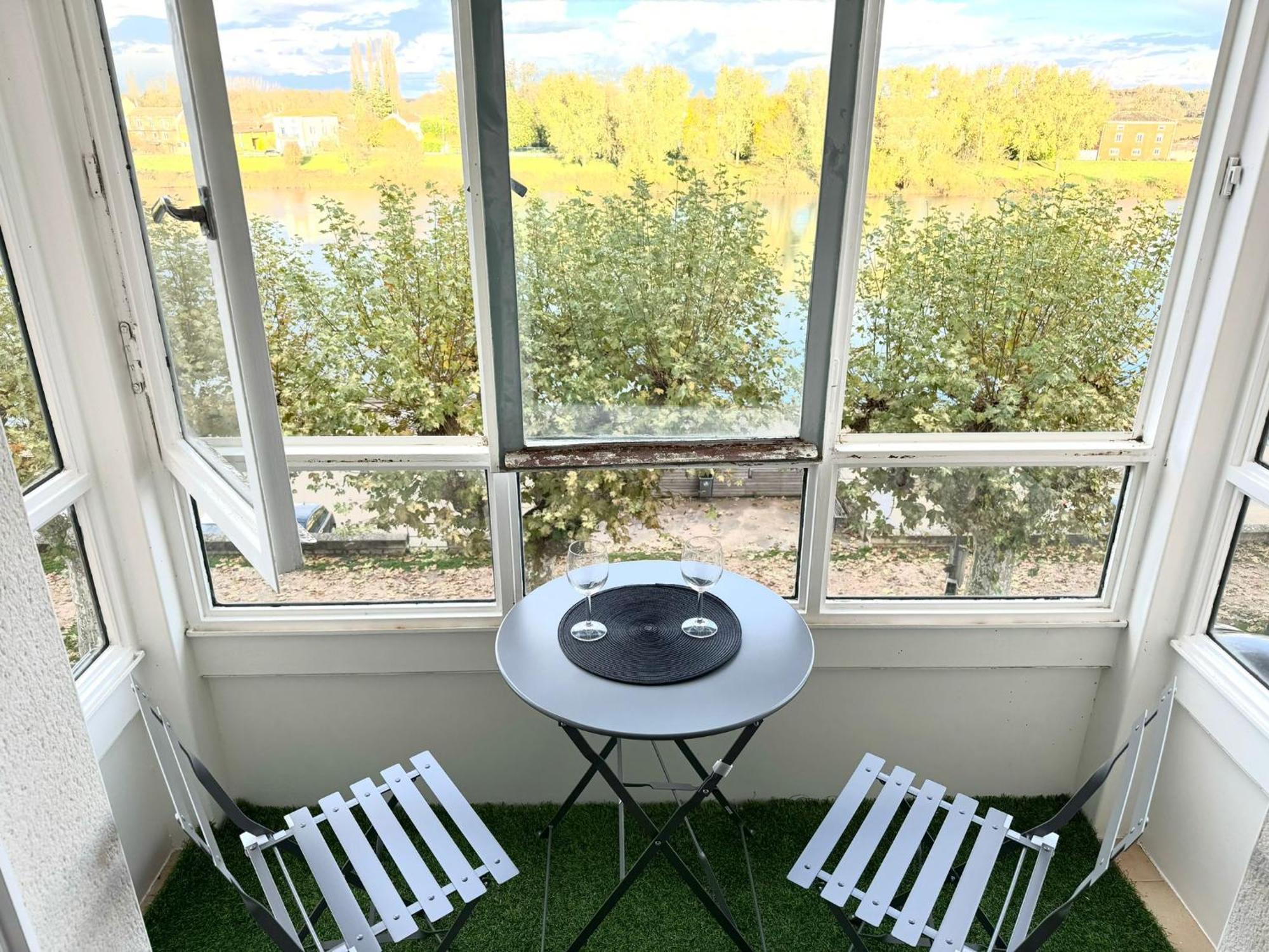 Appartement Quai Saone - By Primo C0Nciergerie Tournus Bagian luar foto