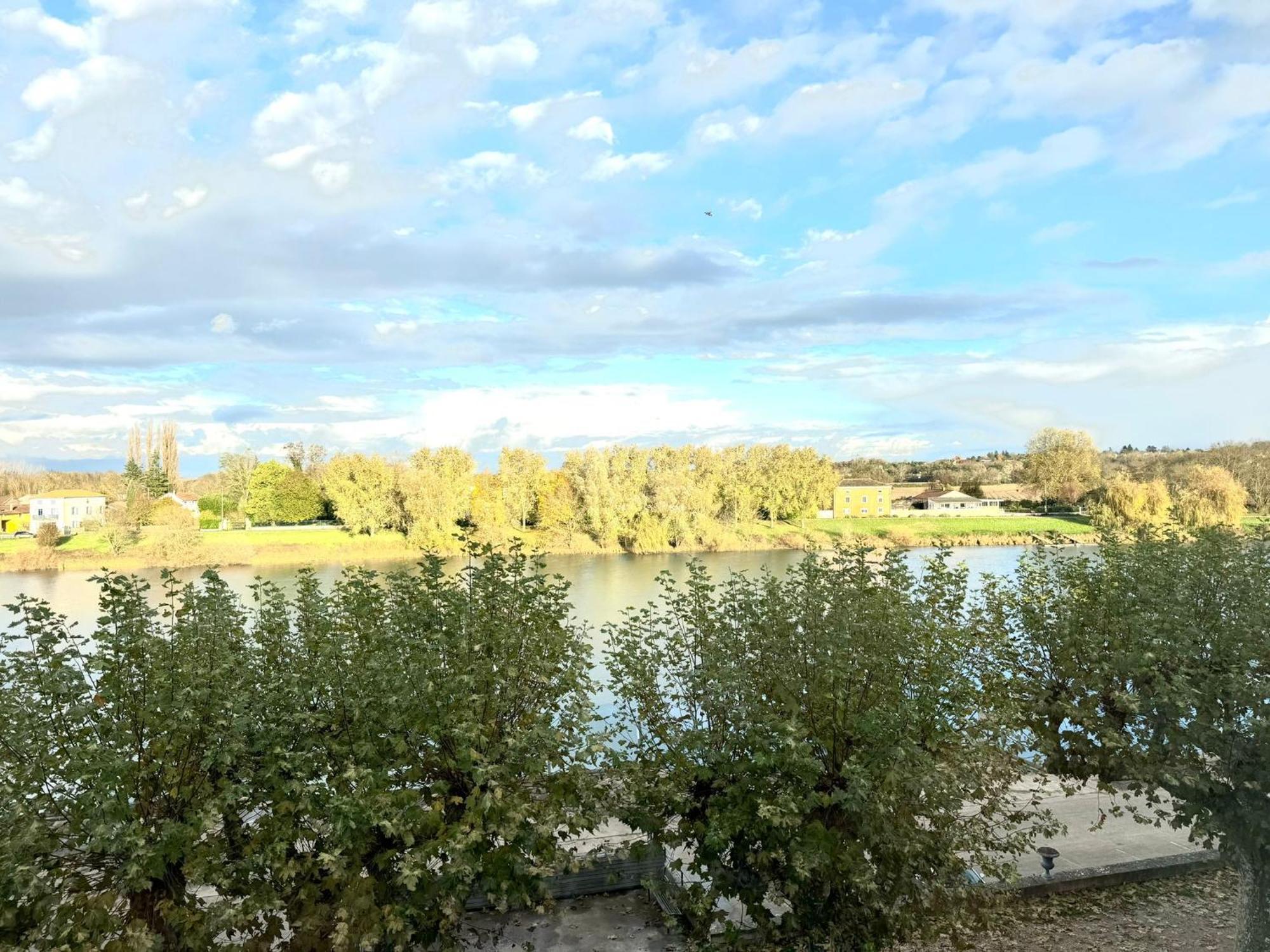 Appartement Quai Saone - By Primo C0Nciergerie Tournus Bagian luar foto